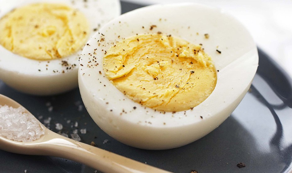 how-to-hard-boil-eggs-930x550